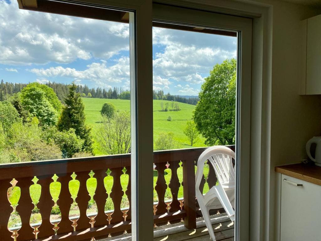 Gaestehaus Steiert Fewo Kuhbergblick Lenzkirch Bagian luar foto